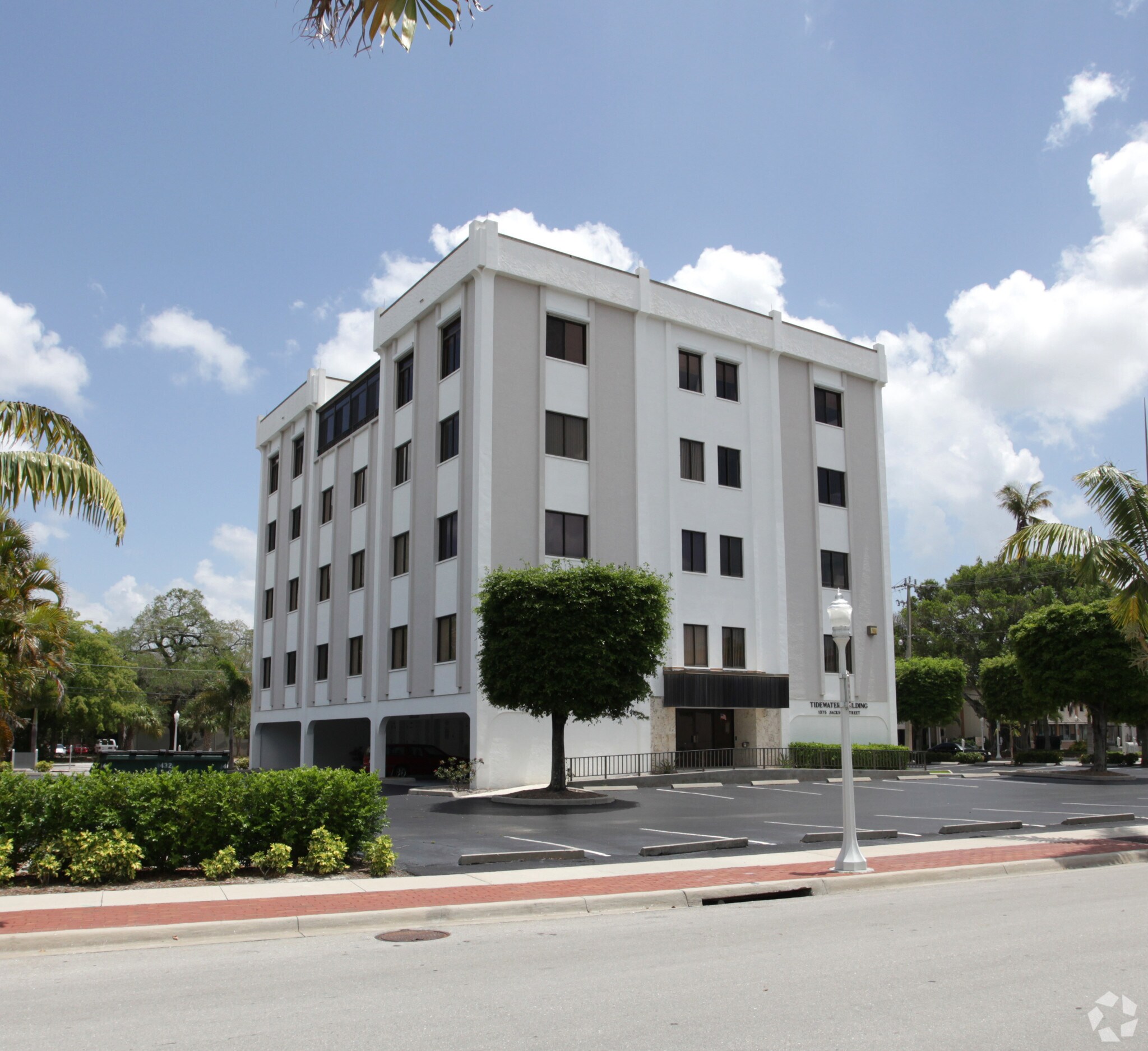 1375 Jackson St, Fort Myers, FL à louer Photo principale– Image 1 sur 5