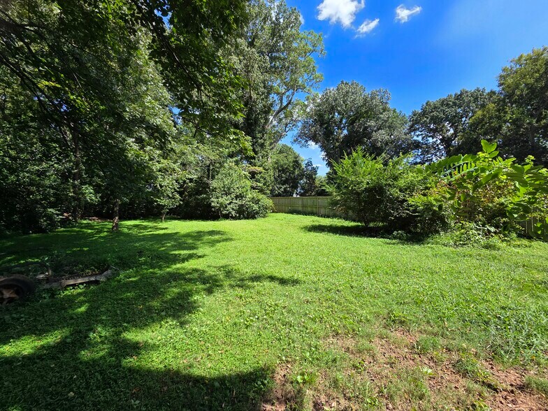 717 Tennyson Dr, Charlotte, NC à vendre - Photo de l’immeuble – Image 3 sur 5