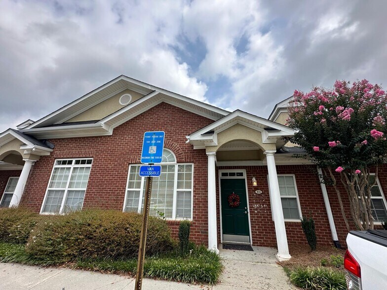1815 Lockeway Dr, Alpharetta, GA à louer - Photo de l’immeuble – Image 2 sur 9