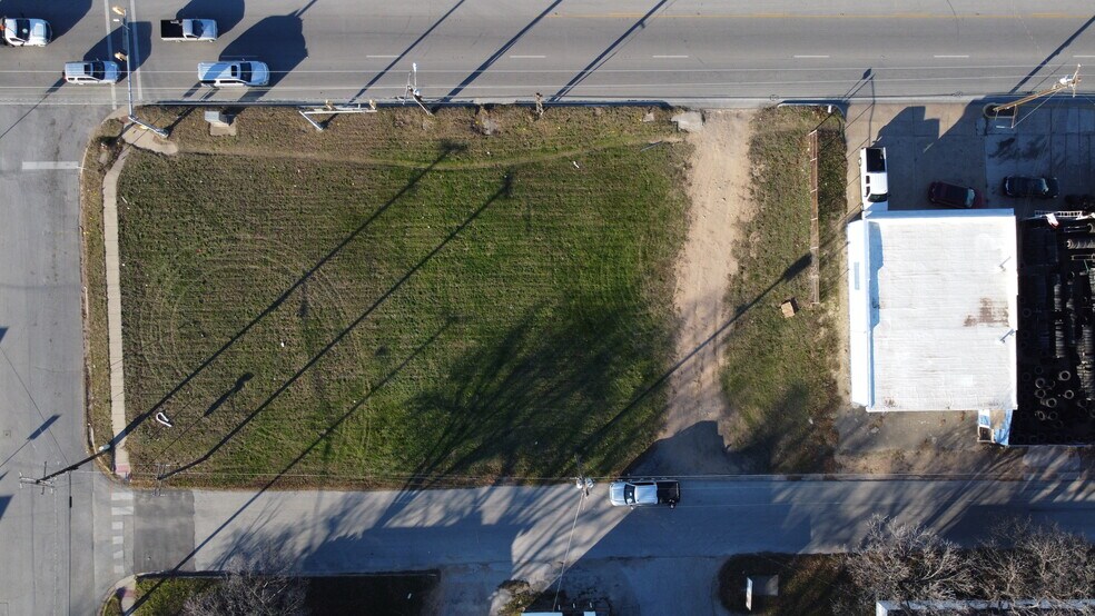 3900 Mercury St / 4400-4404 NE 28th St portefeuille de 2 biens à vendre sur LoopNet.fr - Photo de l’immeuble – Image 3 sur 10