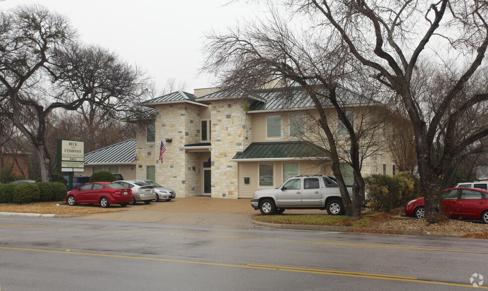 8403 Shoal Creek Blvd, Austin, TX à louer - Photo de l’immeuble – Image 2 sur 8