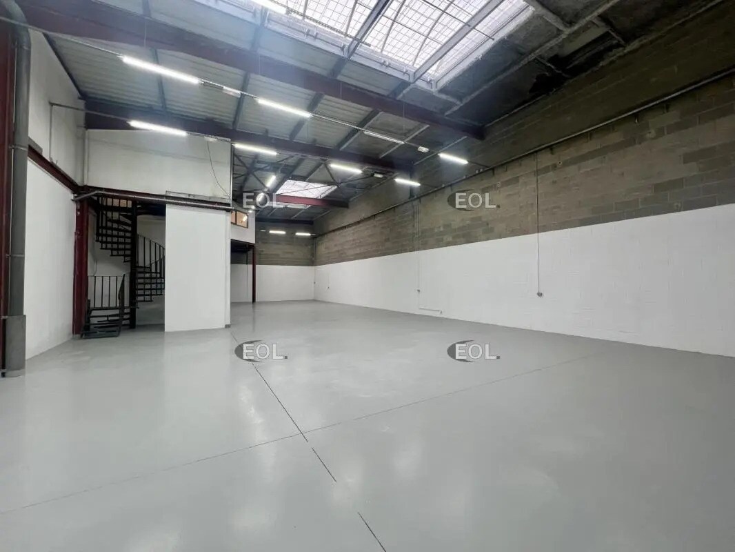 Local d’activités dans Le Thillay à louer Photo intérieure– Image 1 sur 7