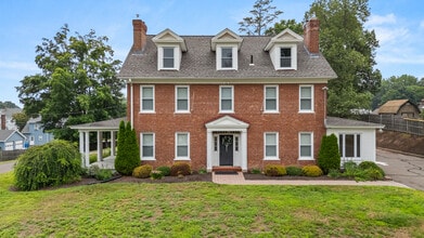 257 E Center St, Manchester, CT à louer Photo intérieure– Image 1 sur 16