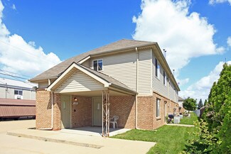 Plus de détails pour 16551 E 12 Mile Rd, Roseville, MI - Logement à vendre