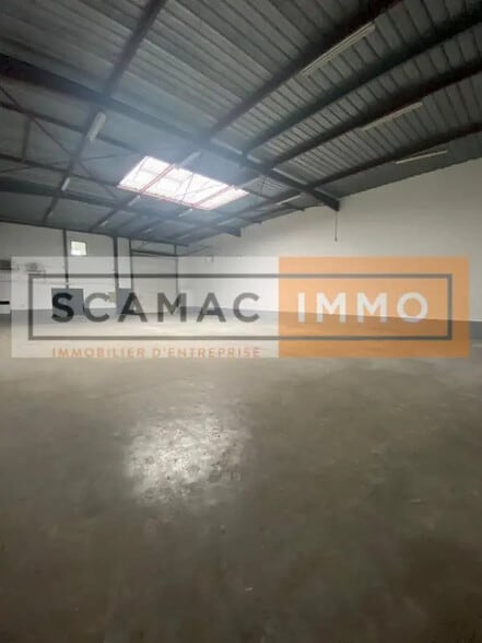 Industriel/Logistique dans Chilly-Mazarin à louer - Photo de l’immeuble – Image 3 sur 5