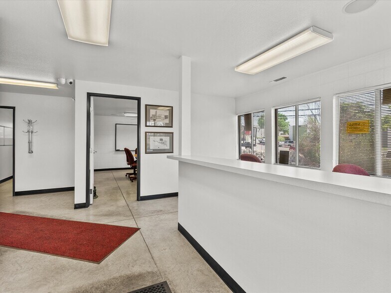 2465 Sutro St, Reno, NV à vendre - Photo de l’immeuble – Image 2 sur 28