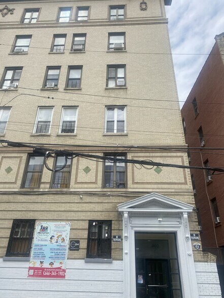 490 S Broadway, Yonkers, NY à vendre - Photo de l’immeuble – Image 2 sur 2
