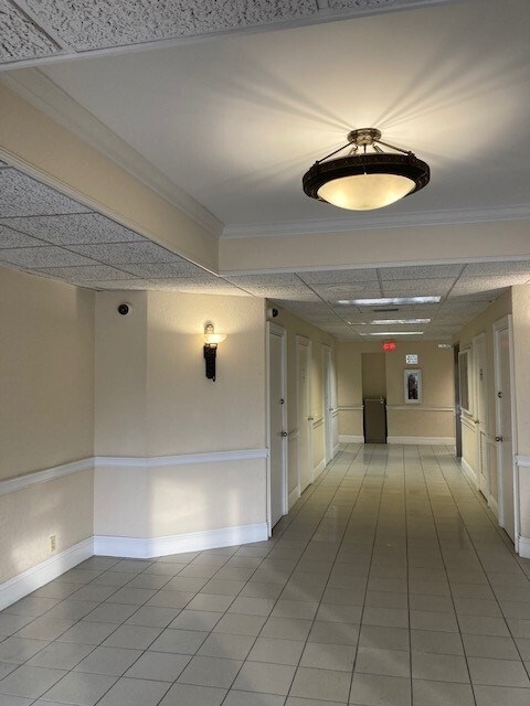 1300 N Federal Hwy, Boca Raton, FL 33432 - Lot 107-108 -  - Photo intérieure - Image 2 of 9