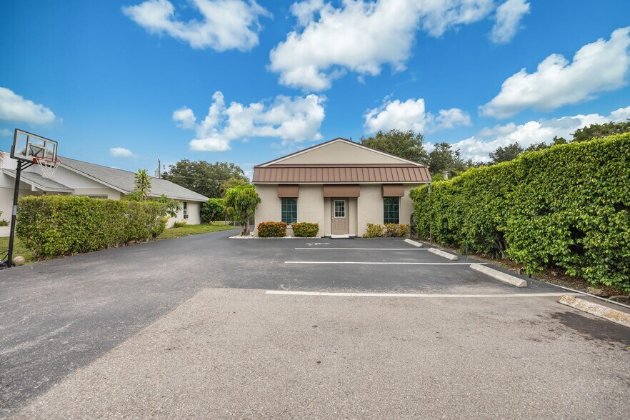 871 106th Ave N, Naples, FL à vendre - Photo de l’immeuble – Image 3 sur 30