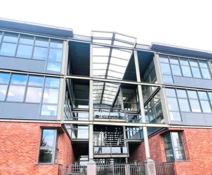 2 Bis Rue Francisco Ferrer, SAINT CYR L ECOLE à louer - Photo de l’immeuble – Image 1 sur 23