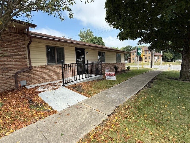426 E Champaign Ave, Rantoul, IL à louer - Photo de l’immeuble – Image 3 sur 3