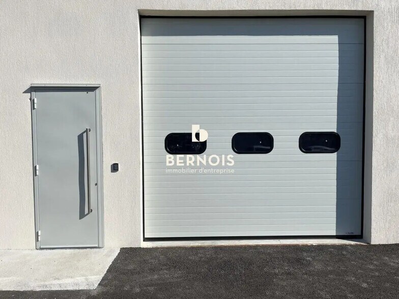 Industriel/Logistique dans Six-Fours-les-Plages à louer - Photo de l’immeuble – Image 3 sur 9
