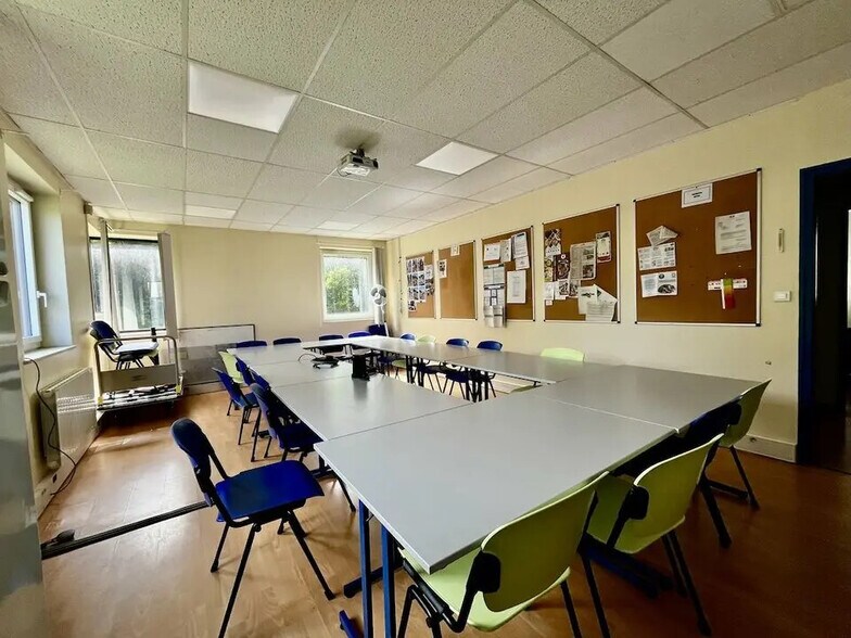 Bureau dans Compiègne à louer - Photo de l’immeuble – Image 2 sur 9