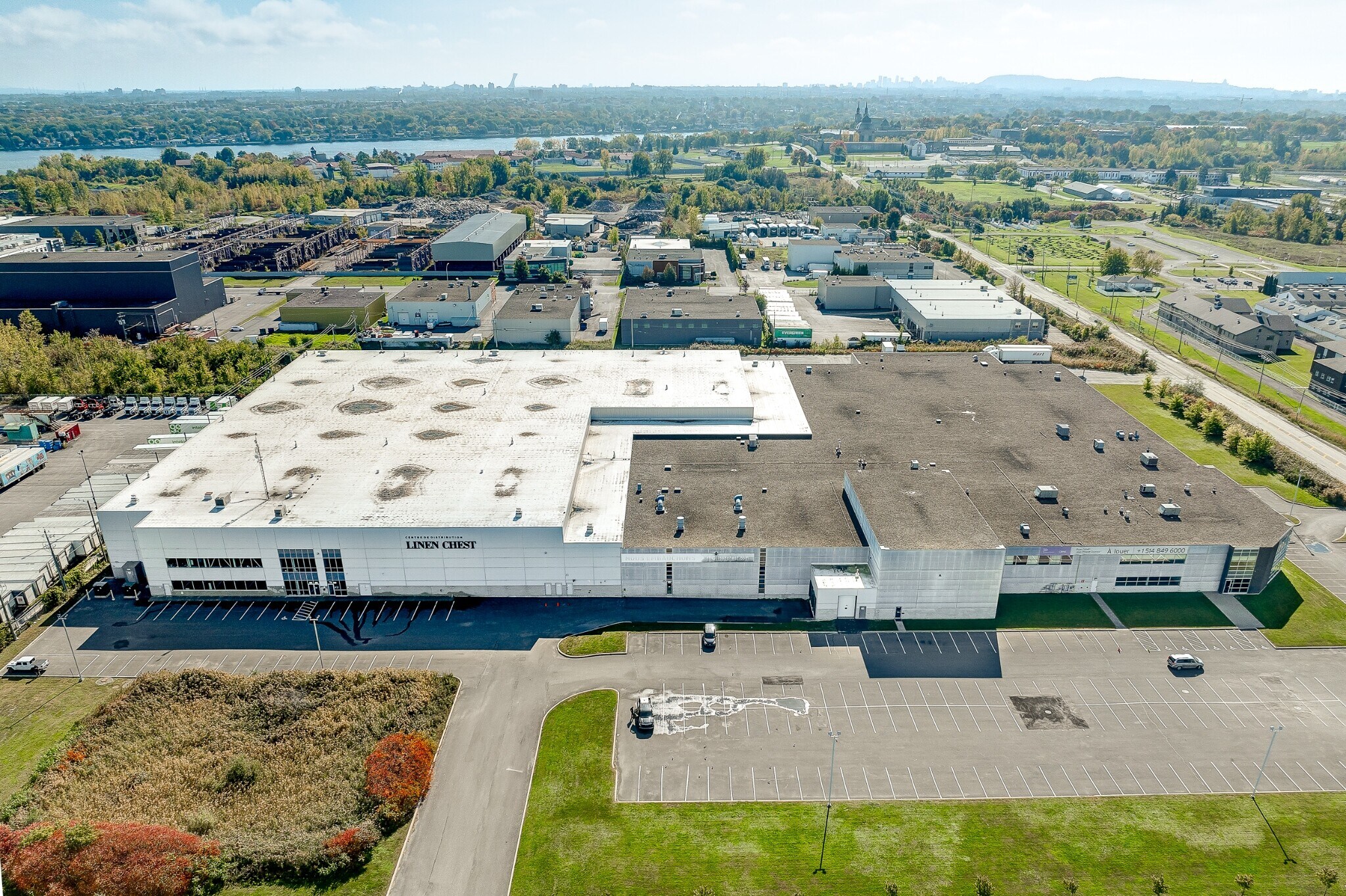 875 Saint-François, Laval, QC à louer Photo principale– Image 1 sur 8
