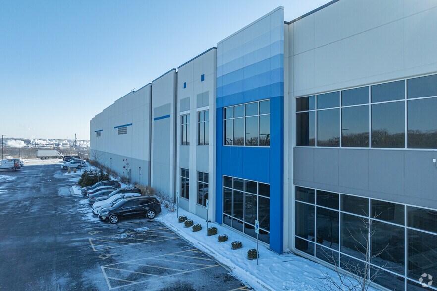 1301 N Abbott Rd, Romeoville, IL à louer - Photo de l’immeuble – Image 2 sur 6