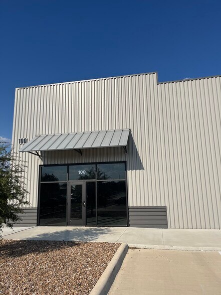 741 Generations Dr, New Braunfels, TX à louer - Photo de l’immeuble – Image 2 sur 7