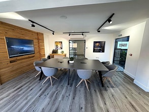 Allied Way, Londres à louer Photo intérieure– Image 1 sur 8