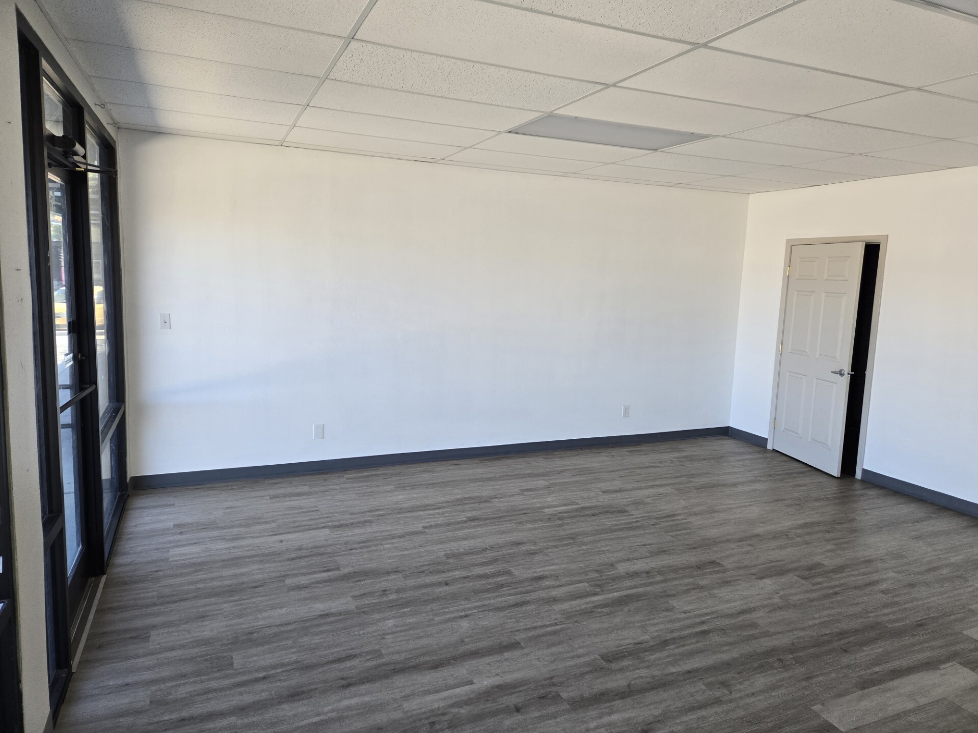 8034 Culebra Rd, San Antonio, TX à louer Photo de l’immeuble– Image 1 sur 7