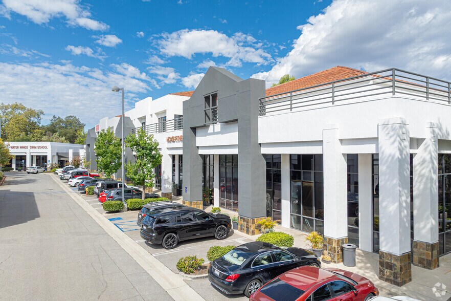 30125-30135 Agoura Rd, Agoura Hills, CA à vendre - Photo principale – Image 1 sur 7