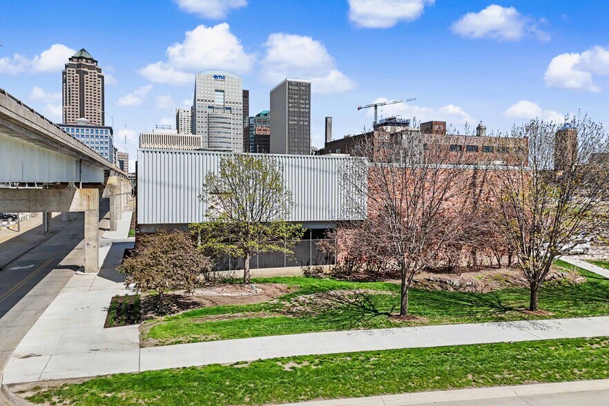 113 SW 8th St, Des Moines, IA à vendre - Photo de l’immeuble – Image 2 sur 17