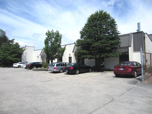 1 Weingeroff Blvd, Cranston, RI à louer - Photo de l’immeuble – Image 1 sur 4