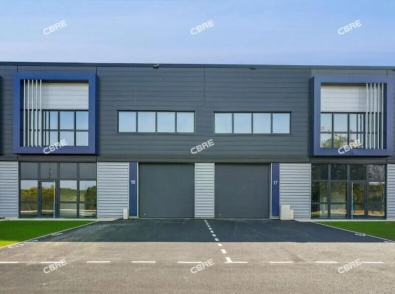 Local d’activités dans Villebon-sur-Yvette à louer - Photo de l’immeuble – Image 3 sur 9