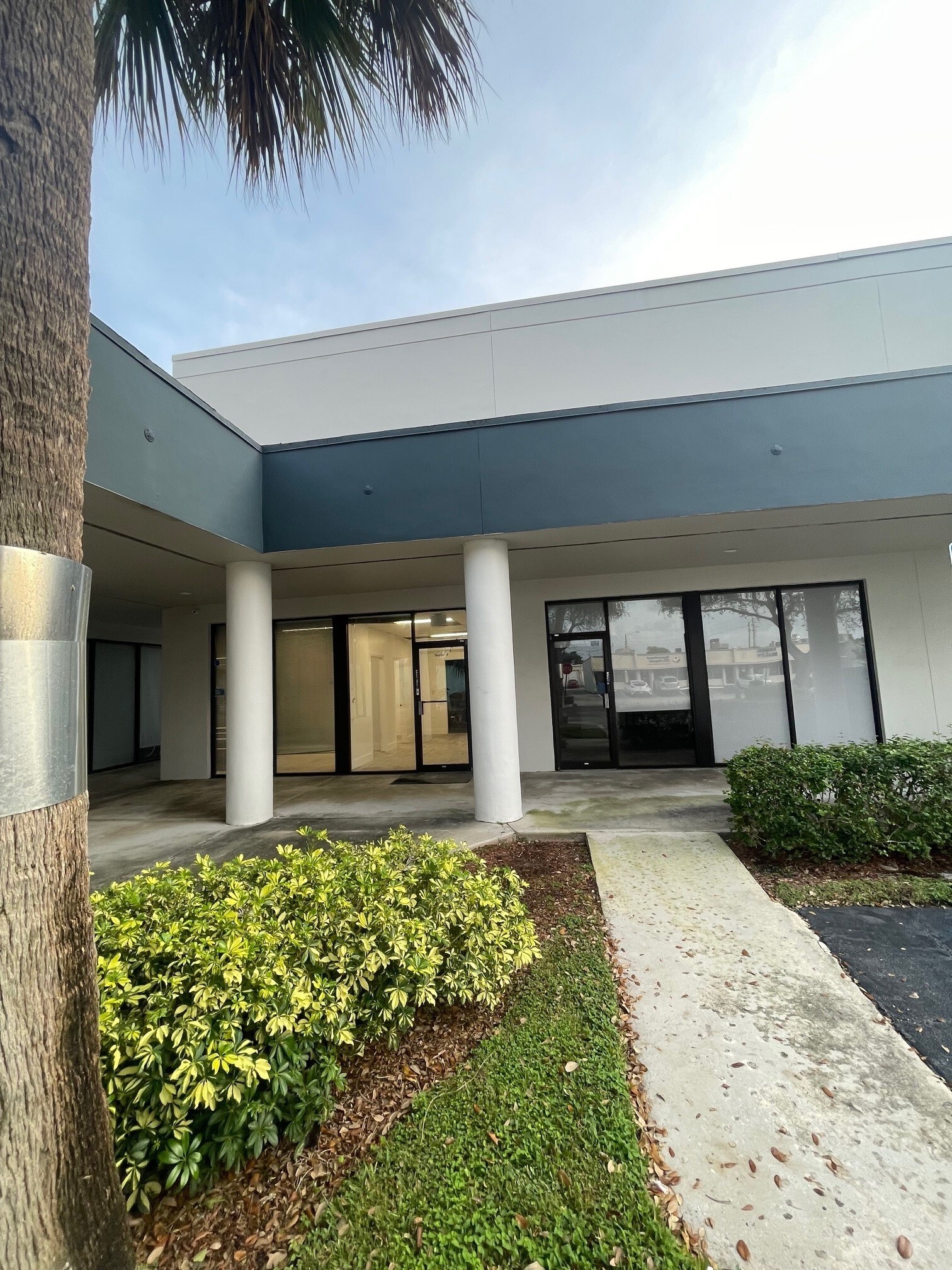 4700 N Dixie Hwy, Oakland Park, FL à louer Photo de l’immeuble– Image 1 sur 13