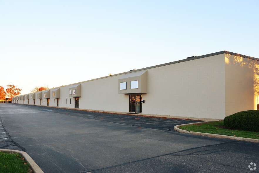 8545-8587 Zionsville Rd, Indianapolis, IN à louer - Photo de l’immeuble – Image 3 sur 14
