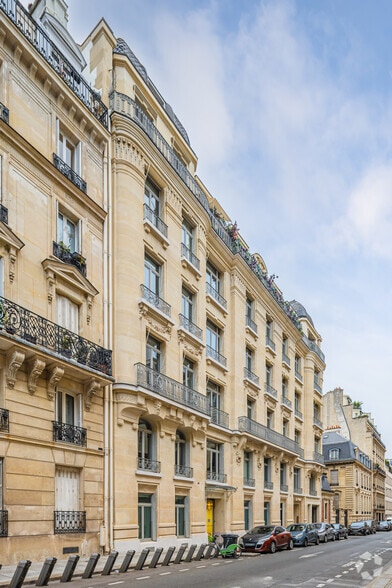 52 Rue De La Bienfaisance, Paris à louer - Photo de l’immeuble – Image 2 sur 5