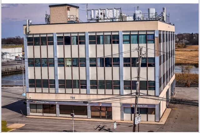 700 Rockaway Tpke, Lawrence, NY à louer - Photo de l’immeuble – Image 1 sur 12