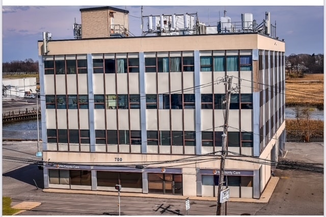 700 Rockaway Tpke, Lawrence, NY à louer Photo de l’immeuble– Image 1 sur 13