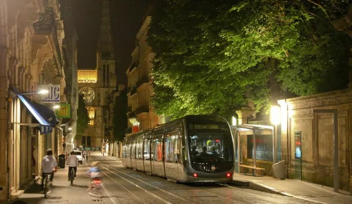 Local commercial dans Bordeaux à louer - Photo de l’immeuble – Image 3 sur 3