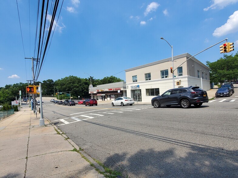 5621 Marathon Pky, Douglaston, NY à vendre - Photo de l’immeuble – Image 2 sur 25