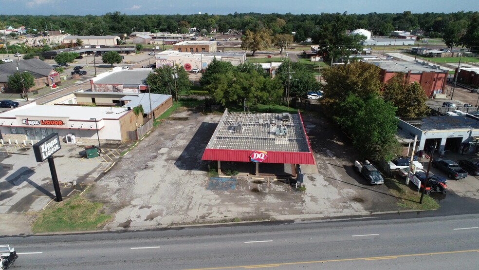 104 E Highway 90, Dayton, TX à louer - Photo de l’immeuble – Image 3 sur 4