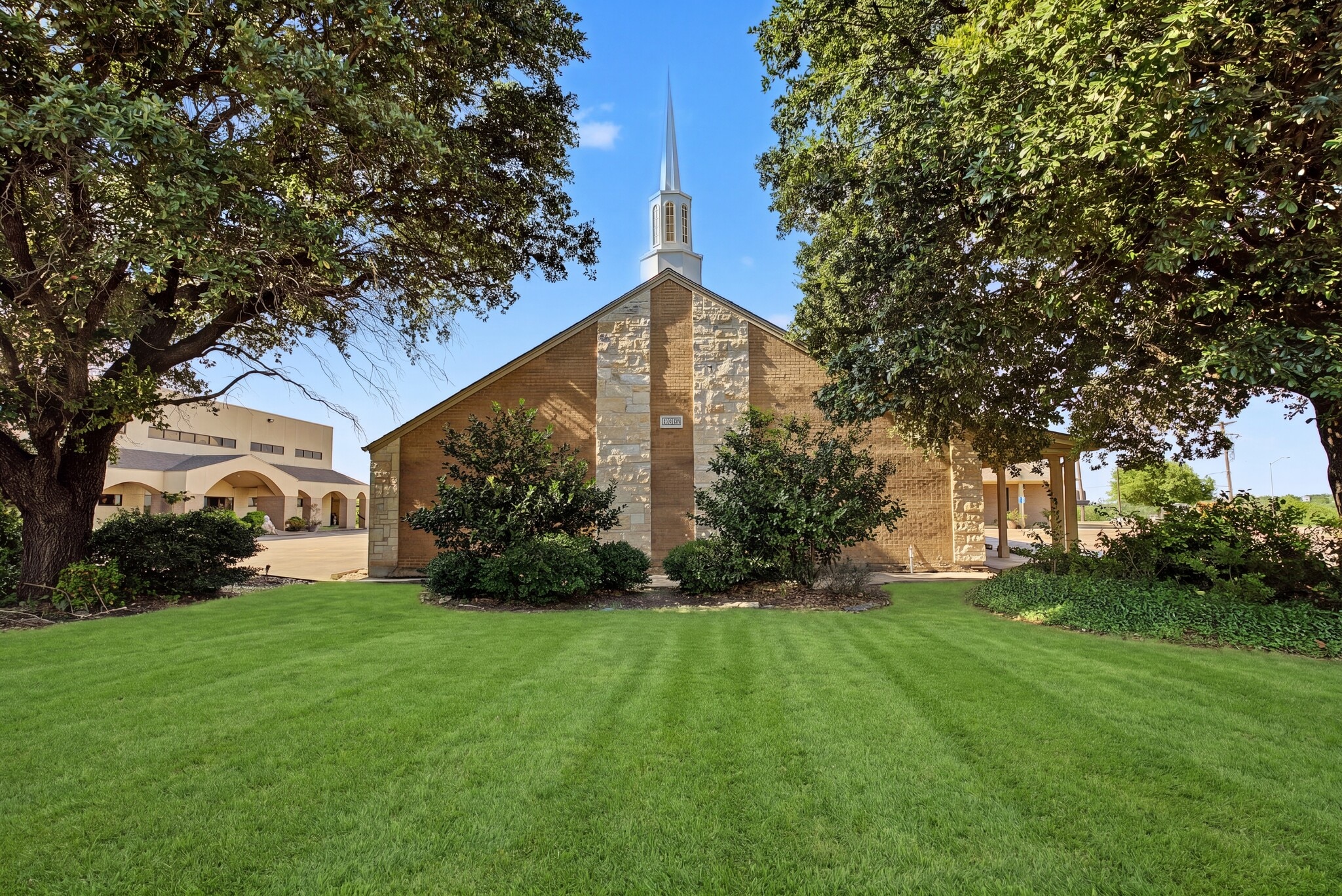 2111 Skyline Dr, Mesquite, TX à vendre Photo de l’immeuble– Image 1 sur 237