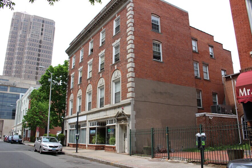 109 Court St, New Haven, CT à vendre - Photo de l’immeuble – Image 3 sur 5