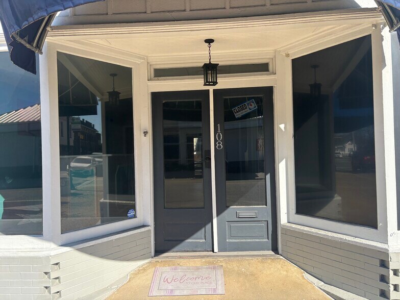 108 W Anderson St, Selma, NC à louer - Photo de l’immeuble – Image 2 sur 11