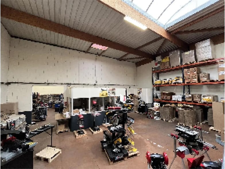 58 Avenue Des Bruyères, Décines-Charpieu à louer - Photo de l’immeuble – Image 2 sur 9