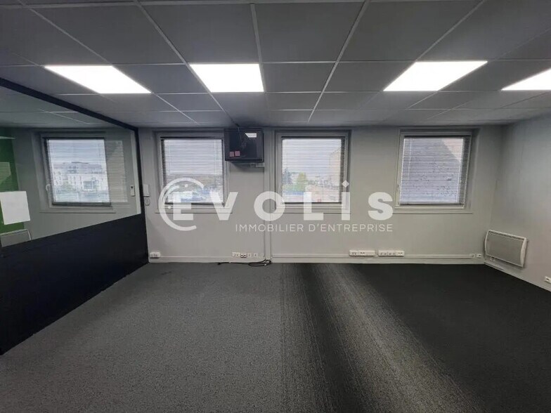 Bureau dans Bondy à vendre - Photo de l’immeuble – Image 1 sur 18