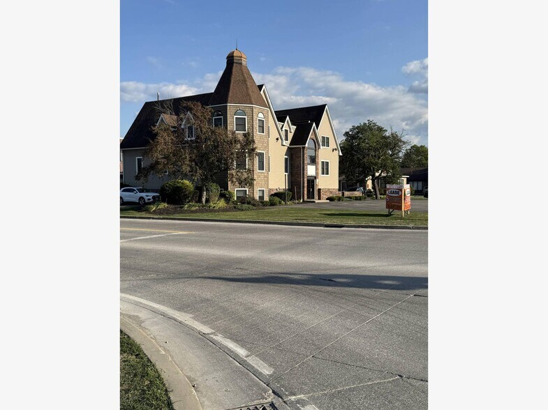 334-338 Harris Hill Rd, Williamsville, NY à louer - Photo de l’immeuble – Image 1 sur 6