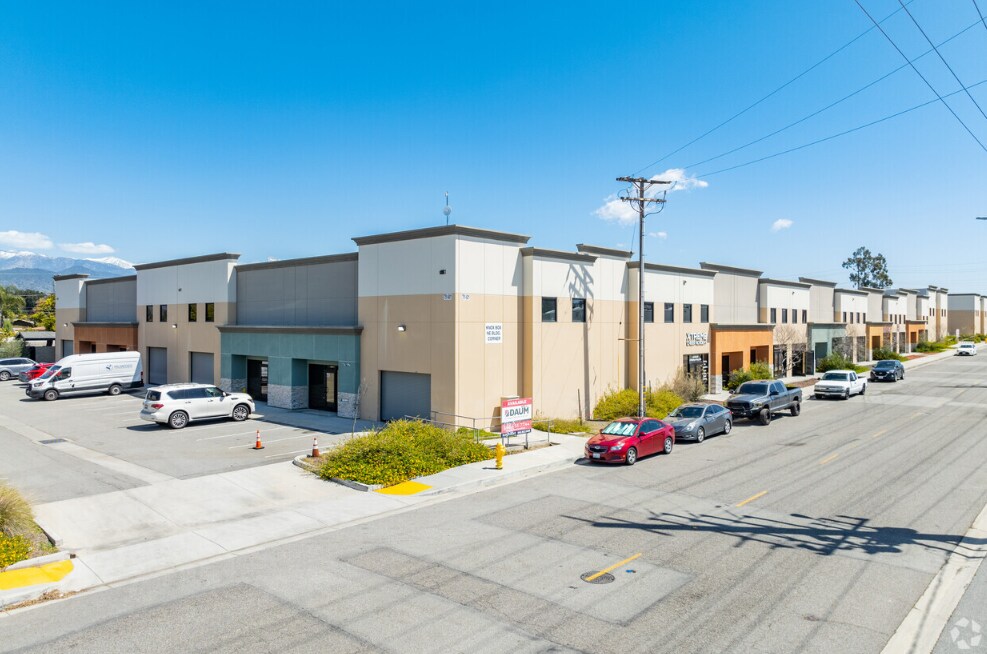 751-827 E Edna Pl, Covina, CA à louer Photo de l’immeuble– Image 1 sur 7