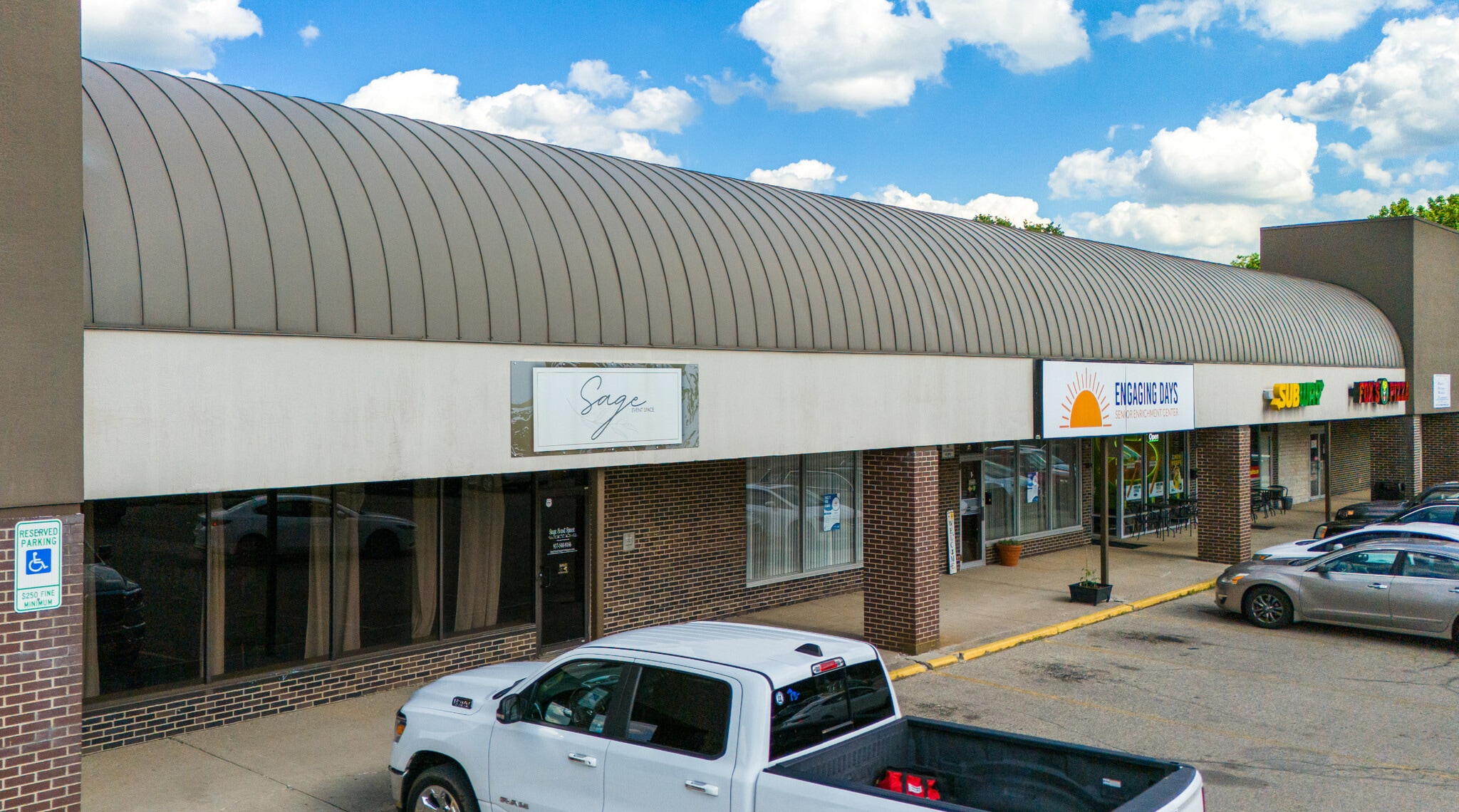 602-606 Taywood Rd, Englewood, OH à louer Photo de l’immeuble– Image 1 sur 1