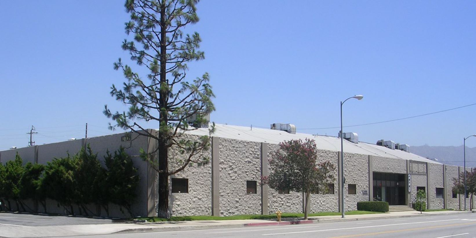 10701-10703 Vanowen St, North Hollywood, CA à louer Photo de l’immeuble– Image 1 sur 8