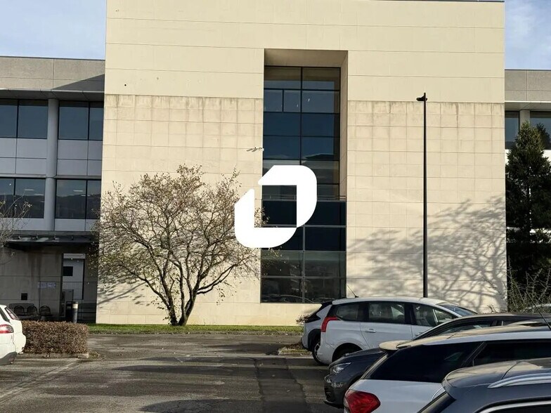 3 Avenue Raymond Chanas, Eybens à louer - Photo de l’immeuble – Image 1 sur 6
