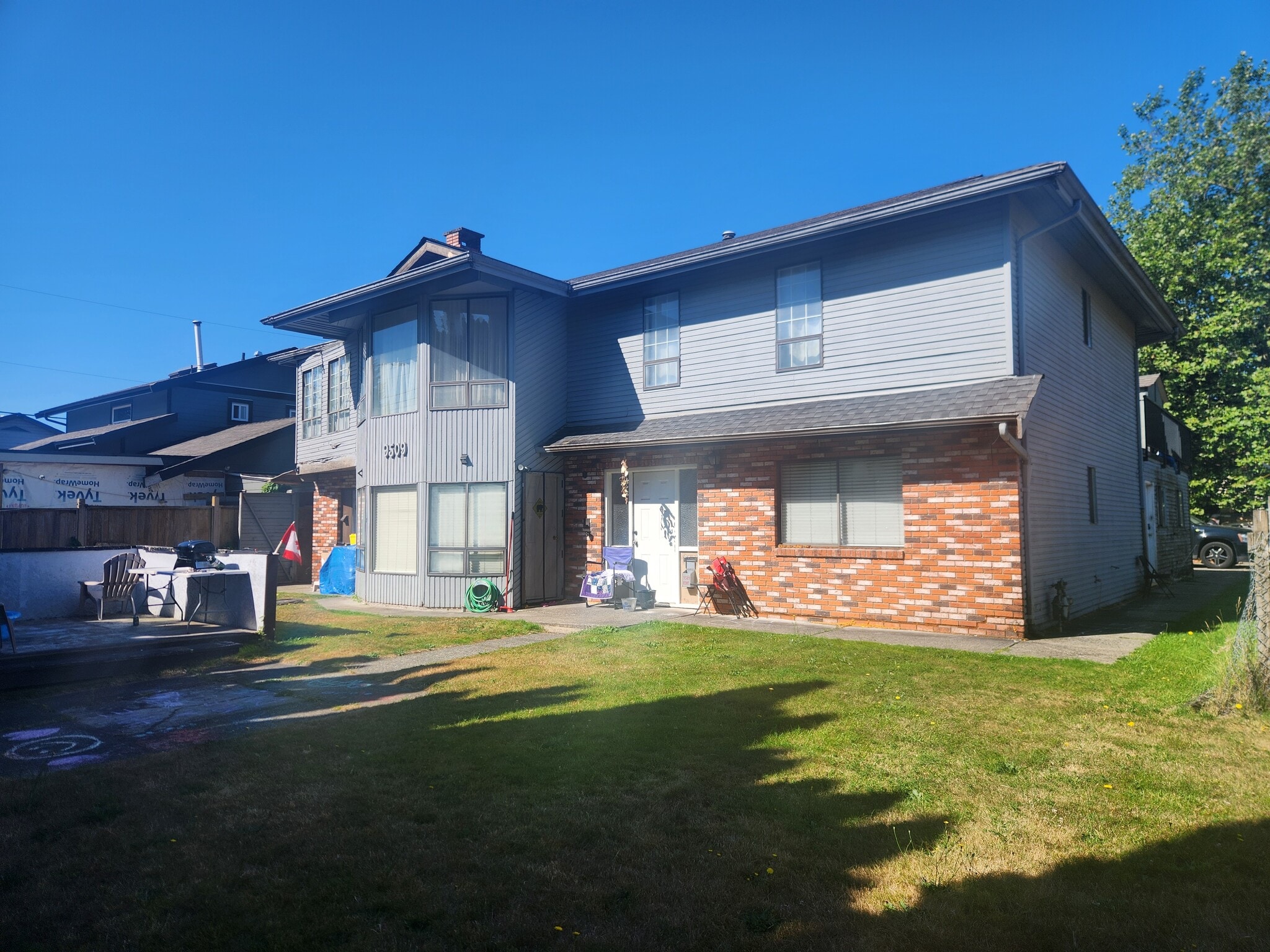 9509 152 St, Surrey, BC à louer Photo de l’immeuble– Image 1 sur 5