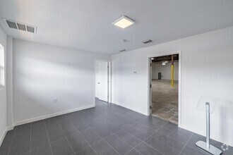 1612-1646 W 31st Pl, Hialeah, FL à louer Photo intérieure– Image 1 sur 8