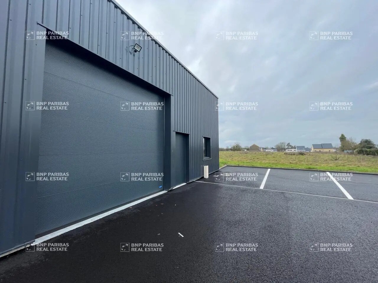 Local d'activités dans La Bouëxière à vendre Photo de l’immeuble– Image 1 sur 7
