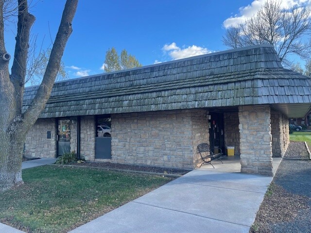 421 5th St, Centuria, WI à vendre - Photo de l’immeuble – Image 2 sur 19