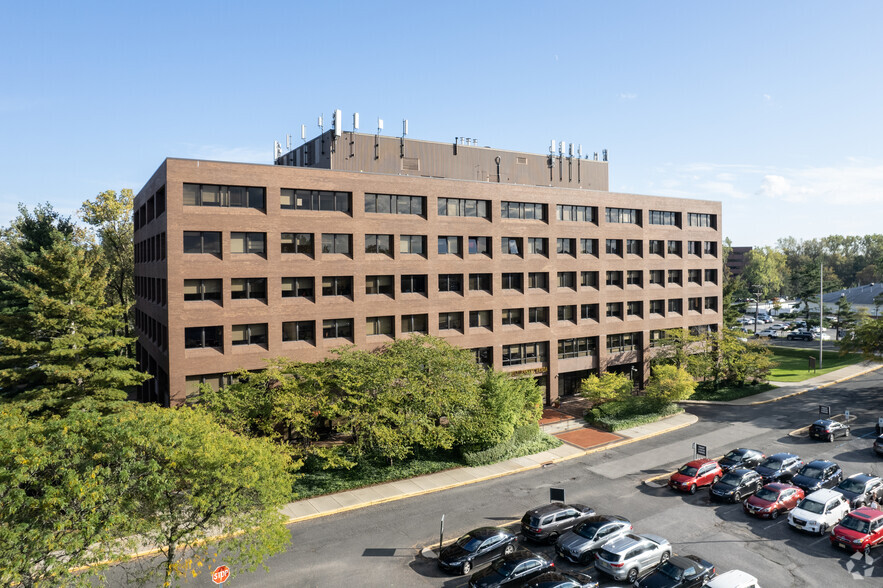 1 University Plz, Hackensack, NJ à louer - Photo de l’immeuble – Image 1 sur 5