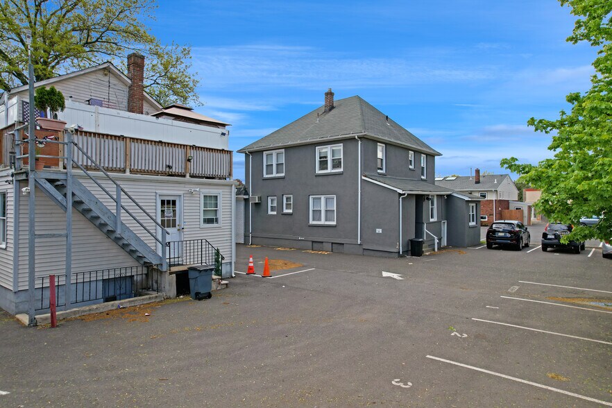 2105 Park Ave, South Plainfield, NJ à vendre - Photo de l’immeuble – Image 2 sur 7